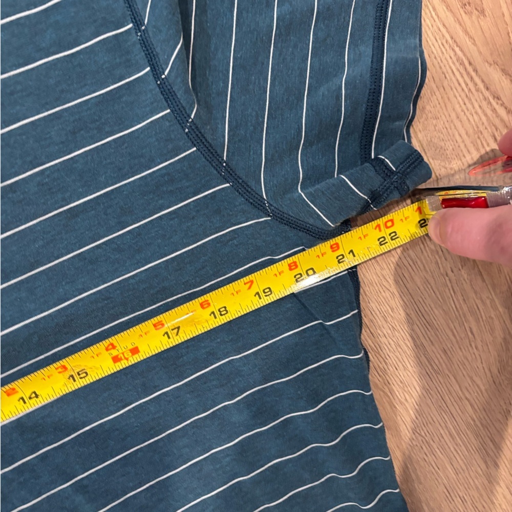 Lululemon Basic V Neck Shirt Men's Heathered Dark Turquoise - Picture 4 of 5